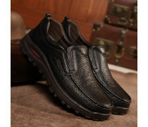 商務(wù)與休閑的優(yōu)雅平衡 解讀現(xiàn)代商務(wù)中年男士休閑皮鞋